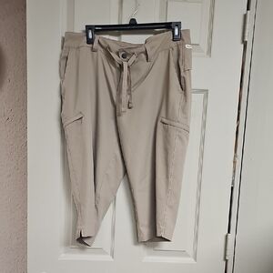 Womens Tan Capris